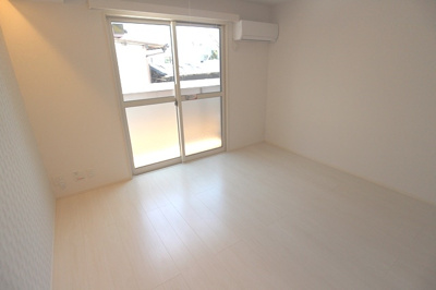 【寝室】 | ベルネージュⅡ | 落ち着いて過ごせるお部屋なので、寝室にいかがでしょうか