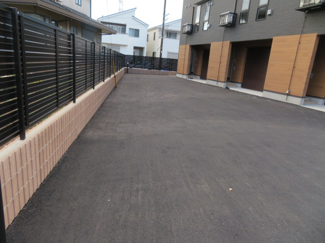 さいたま市南区曲本１丁目の倉庫の駐車場