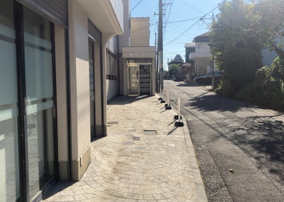 【庭】 | エル山王 | 物件によっては、入居者が個人的に使用できる専用庭がついているものもあります。また、住宅の中にある土間の部分を庭と呼ぶこともあります。庭の用途は住む人によって変わり、それによってデザインもさまざまです。