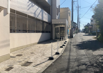 【中庭】 | エル山王 | 中庭（パティオ）とは、一つの建築物の内部に設けられた、壁などで囲われている庭のことを指します。コの字型、ロの字型が主流ですが、L字型の中庭もあります。最近では、インテリア性の高さからも人気があります。