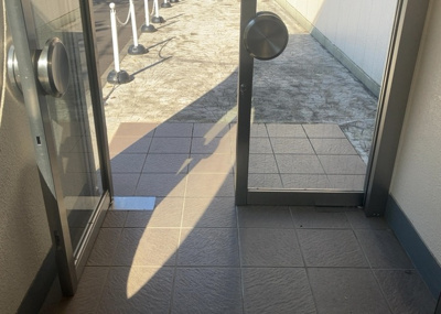 【ロビー】 | エル山王 | ラウンジは、マンションの共用スペースに椅子やテーブルなどを配置した利用者が寛げる空間です。屋内型ラウンジと屋外型ラウンジがあります。共用部分の管理状況と合わせて、詳細については現地でご確認ください。