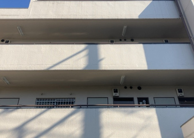 【その他共用部分】 | エル山王 | 共用部分は、一棟の建物に住む区分所有者全員が共同で所有するとし、共用部分の管理、補修などは、区分所有者で形成される管理組合が行います。個人の判断で勝手に変更することはできませんので覚えておきましょう。