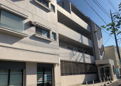 【外観】 | エル山王 | 隣家の土地はどうなっているのか、生活利便施設が近くにあるのか、学校まで近いかなど、お客様のライフスタイルにあわせたイメージが重要です。また、近くにあると困る施設が近くにないかも確認するといいでしょう。