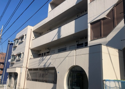 【構造・工法・仕様】 | エル山王 | ＲＣ造、Reinforced Concreteは直訳すると補強されたコンクリートです。主に柱や梁・床・壁が鉄筋とコンクリートで構成おり、鉄筋を組んだ型枠にコンクリートを流し込んで固めたものを指します。