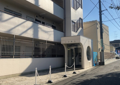 【外観】 | エル山王 | 外観はマンション管理がされているかの目安になります。築年数が古いと、壁面は劣化してひび割れが生じることも！建物が古びていても細かいところが修繕されていると、きちんと管理されているなぁと感じるでしょう。