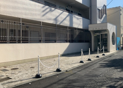 【駐車場】 | エル山王 | 駐車場と明記されていても、最小スペースでつくられた駐車場だと大型車は駐車できなかったり、出入りしにくくなったりする可能性があります。お車のサイズと購入したい物件の駐車場のサイズを現地で確認しましょう。