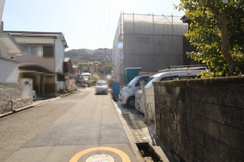朝倉己　⑭　新築戸建　全3区画の前面道路含む現地写真|東側　公道　5.9ｍ　接面8.6ｍ