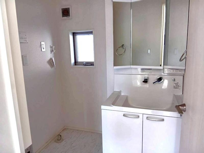 香美市土佐山田町　中古戸建ての洗面所