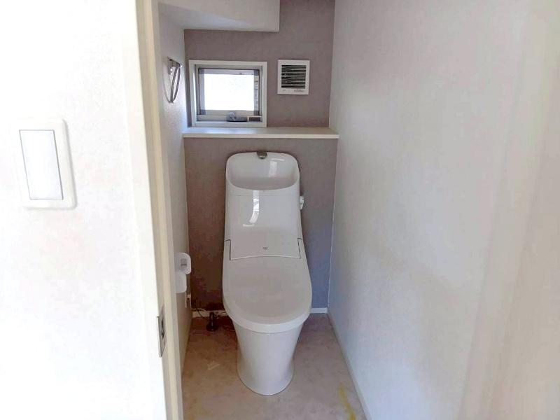 香美市土佐山田町　中古戸建てのトイレ