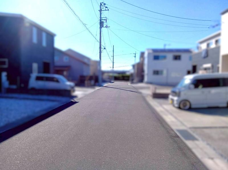 香美市土佐山田町　中古戸建ての前面道路含む現地写真