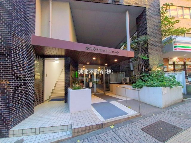 高円寺ナショナルコートのエントランス