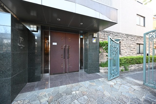 プラネット市ヶ谷のエントランス