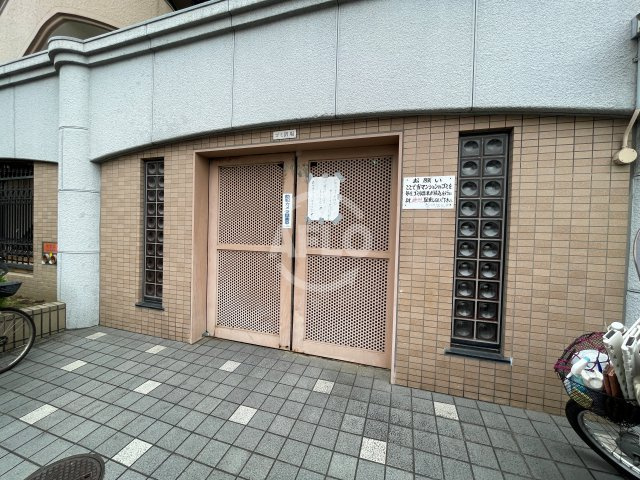 カワデンエミネンスハイツのエントランス|カワデンエミネンスハイツ　敷地内ゴミ置き場