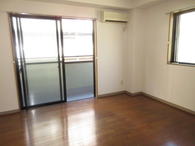 ベルフォレストの居間・リビング