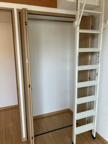 クレストハウス　三軒茶屋エリア　ロフト　緑道沿いの収納