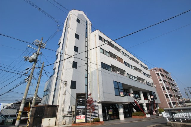 京都市伏見区竹田北三ツ杭町の賃貸マンションの外観