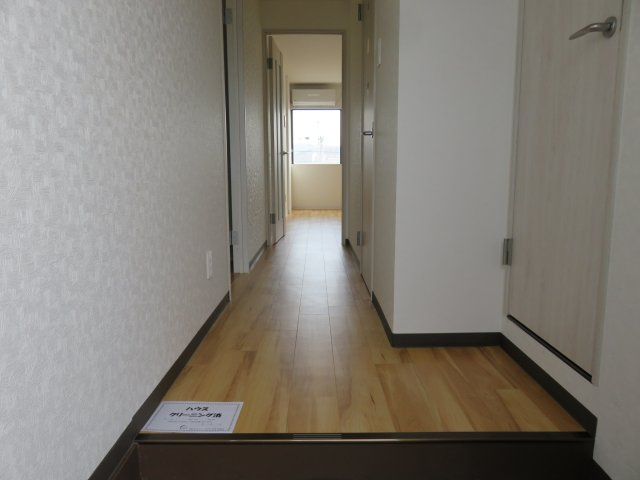 京都市伏見区竹田北三ツ杭町の賃貸マンションの玄関