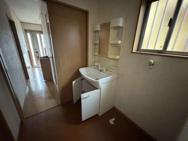 相模原市南区新戸字五味ヶ谷 中古一戸建ての独立洗面台