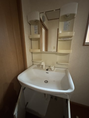 相模原市南区新戸字五味ヶ谷 中古一戸建ての独立洗面台