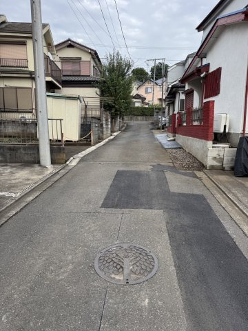 相模原市南区新戸字五味ヶ谷 中古一戸建ての前面道路含む現地写真