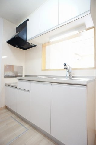 アウローラのキッチン|コンパクトなキッチンで掃除もラクラク