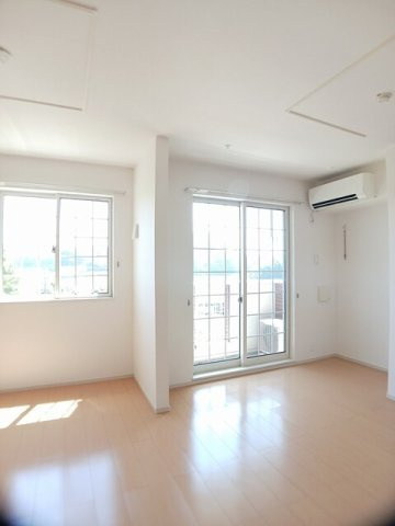 フォンターナ・ピューレの居間・リビング|ゆったりとしたリビングです