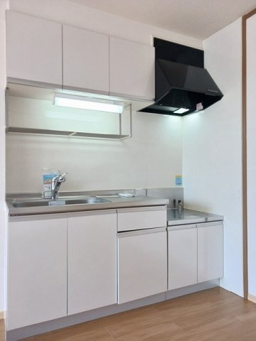 クレディのキッチン|コンパクトなキッチンで掃除もラクラク