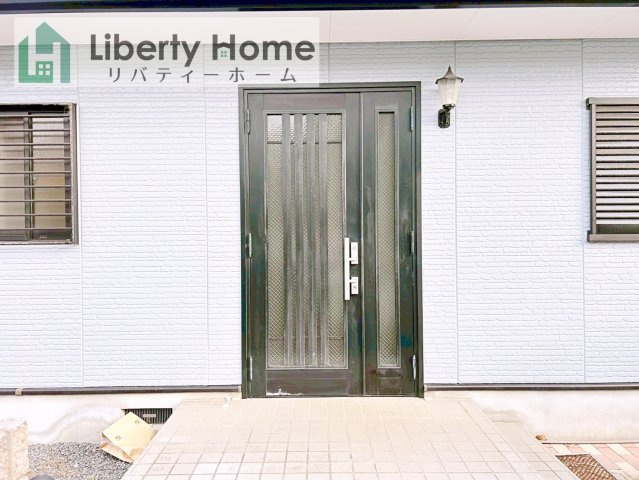 つくば市山中　中古戸建の玄関
