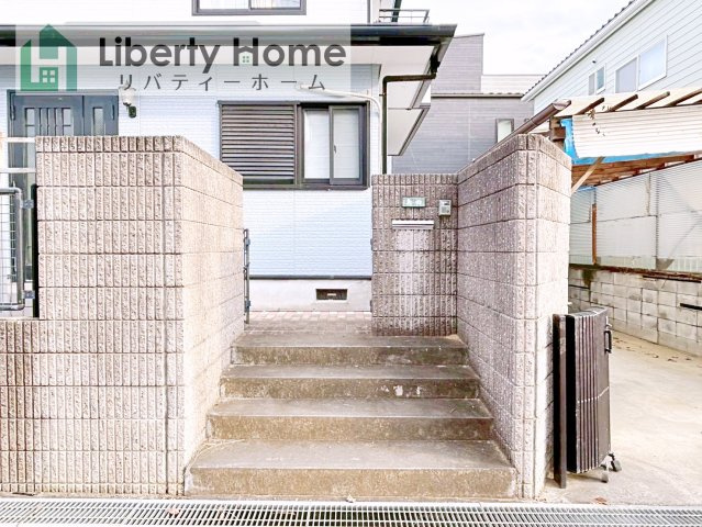 つくば市山中　中古戸建のエントランス