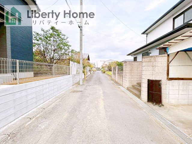 つくば市山中　中古戸建の前面道路含む現地写真