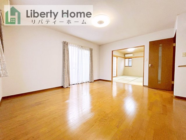 つくば市山中　中古戸建の居間・リビング