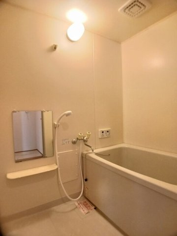 ニューシティ房ノ内の浴室|コンパクトで使いやすいお風呂です