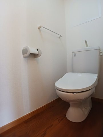 エレガンテⅠのトイレ|落ち着いた色調のトイレです