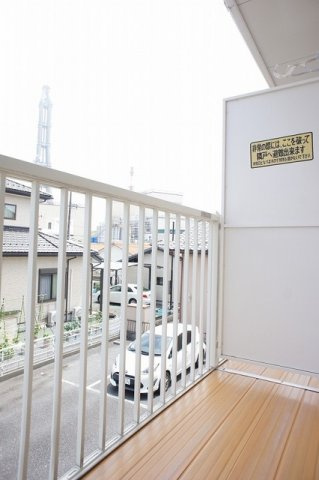 クレストのバルコニー|暖かな日差しのふりそそぐバルコニー