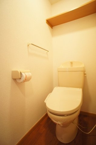 プリマベーラのトイレ|落ち着いた色調のトイレです