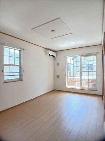 カルフールの居間・リビング|こちらのリビングで趣味の時間をお楽しみください