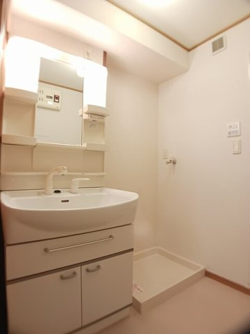 カルフールの洗面所|忙しい朝には欠かせない洗面所です