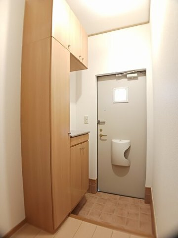 カルフールの玄関|落ち着いた玄関です