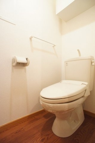 ブローテのトイレ|落ち着いた色調のトイレです