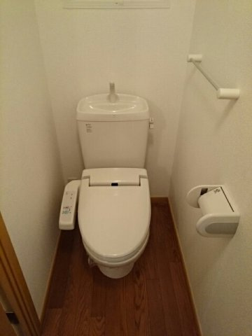 エレガンテⅡのトイレ|落ち着いたトイレです