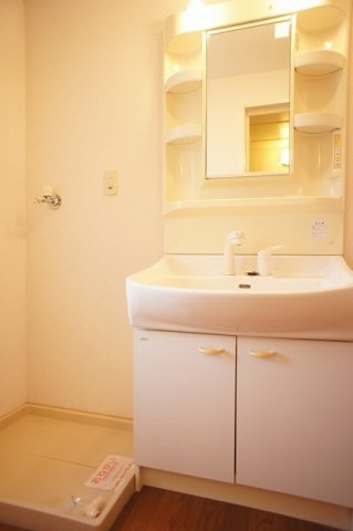 プリマベーラの洗面所|明るい洗面所です