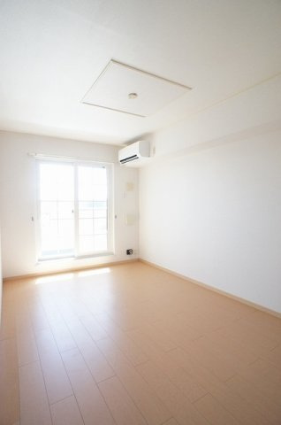 オンザヒルの居間・リビング|おしゃれな居間です