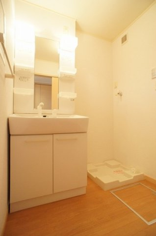 オンザヒルの洗面所|脱衣スペースもあります