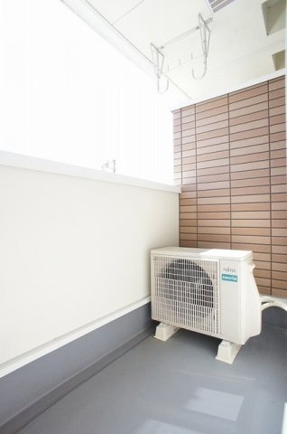 オンザヒルのバルコニー|外からの目が気にならないバルコニーで洗濯物が干せます