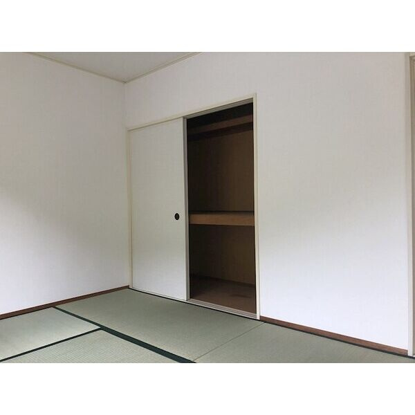 コーポ岩津の和室