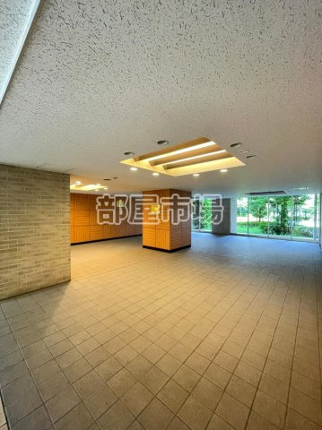 レジディア南千住のロビー