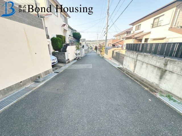 50坪以上で広々　つつじが丘1丁目　新築限定1棟の前面道路含む現地写真