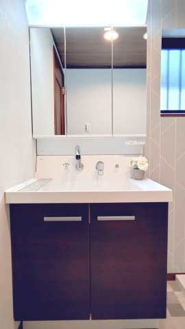 東大阪市御厨栄町2丁目　中古戸建の独立洗面台