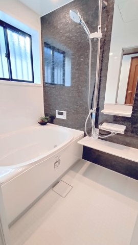 東大阪市御厨栄町2丁目　中古戸建の浴室