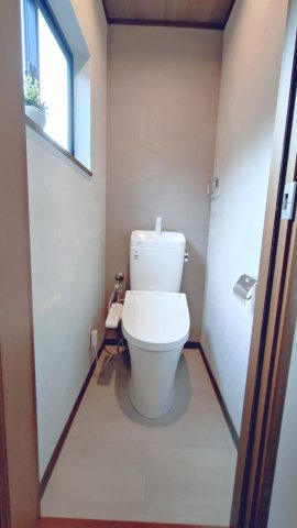 東大阪市御厨栄町2丁目　中古戸建のトイレ|2階